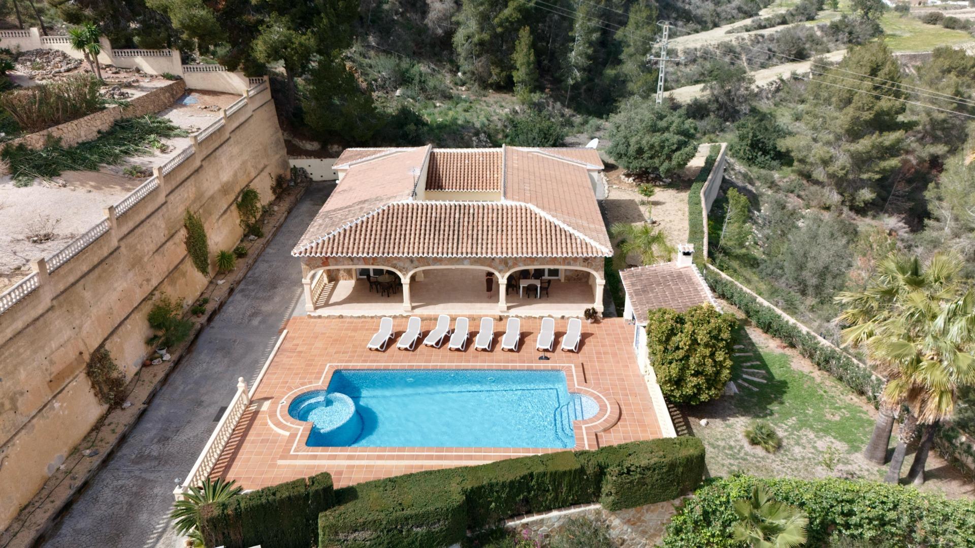 6-11-32 Exclusive Mediterranean villa in Calpe with large pool and panoramic views