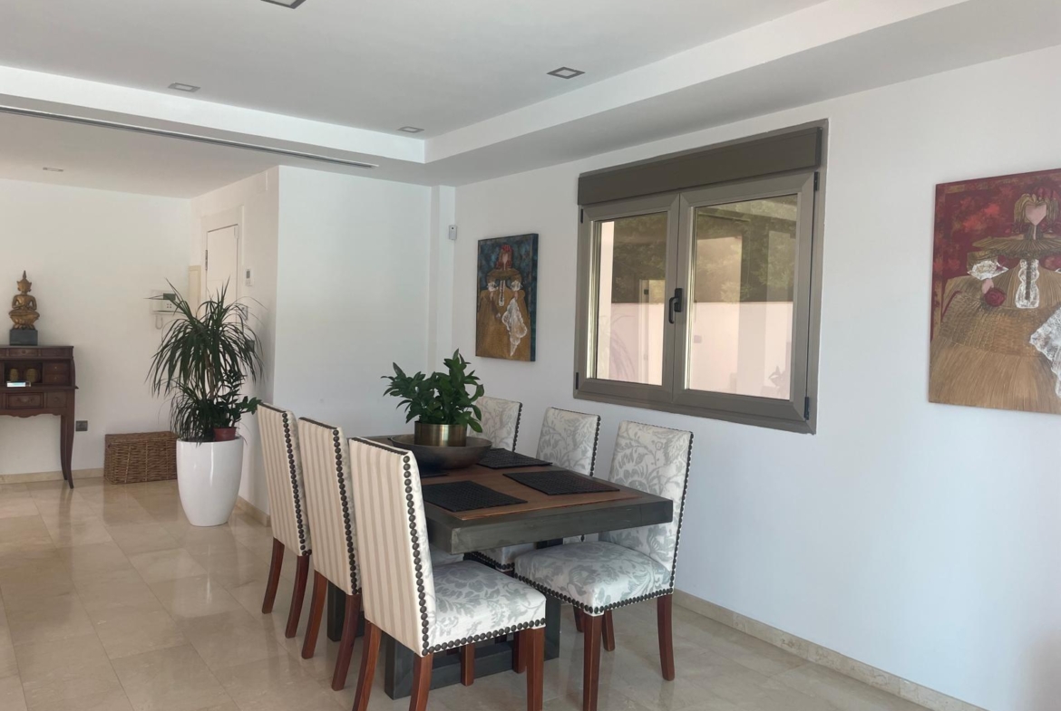 Chalet de lujo con Ascensor, Piscina y Jacuzzi Exterior en Pau 5 – Campo de Golf Alicante