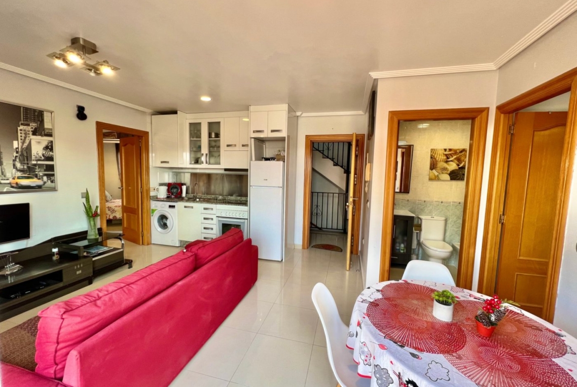 Penthouse met 30m2 terras. Zuidwaarts. 400m van het strand. Toeristenvergunning. Centrale locatie.
