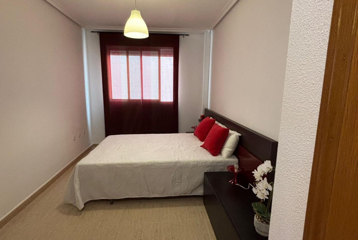 Charmant West-Facing Appartement in het hart van Torrevieja, garage optioneel
