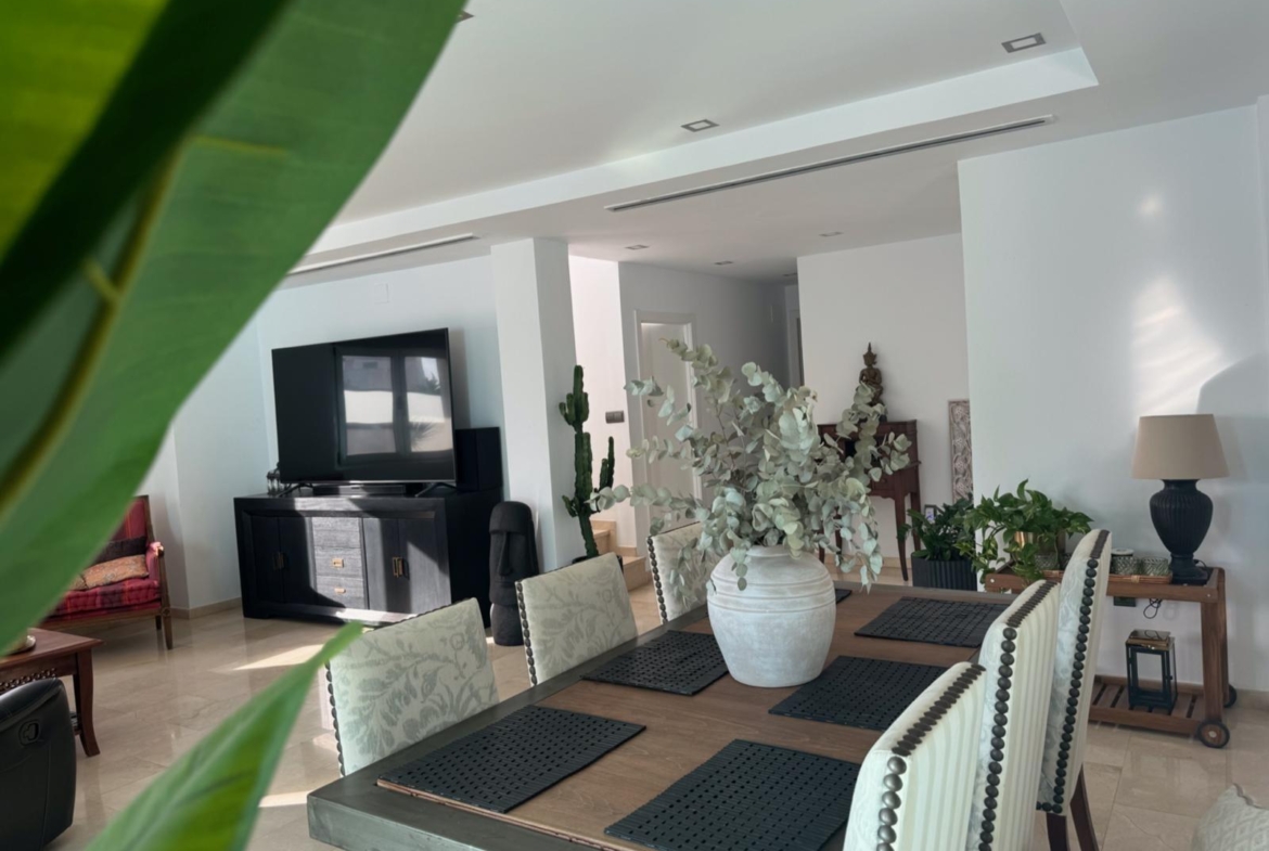 Chalet de lujo con Ascensor, Piscina y Jacuzzi Exterior en Pau 5 – Campo de Golf Alicante