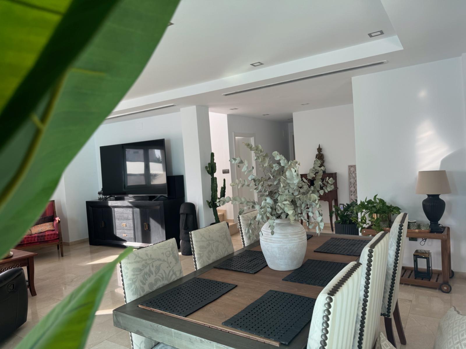 Chalet de lujo con Ascensor, Piscina y Jacuzzi Exterior en Pau 5 – Campo de Golf Alicante
