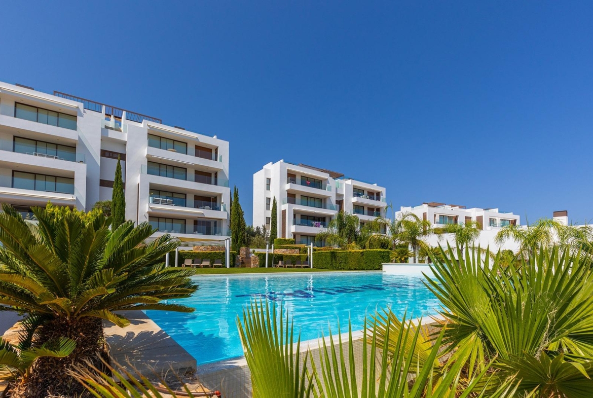 LAS COLINAS. ATICO CON SOLARIUM ENORME PRIVADO. 2 DORM. 2BAÑOS. GARAJE+TRASTERO.