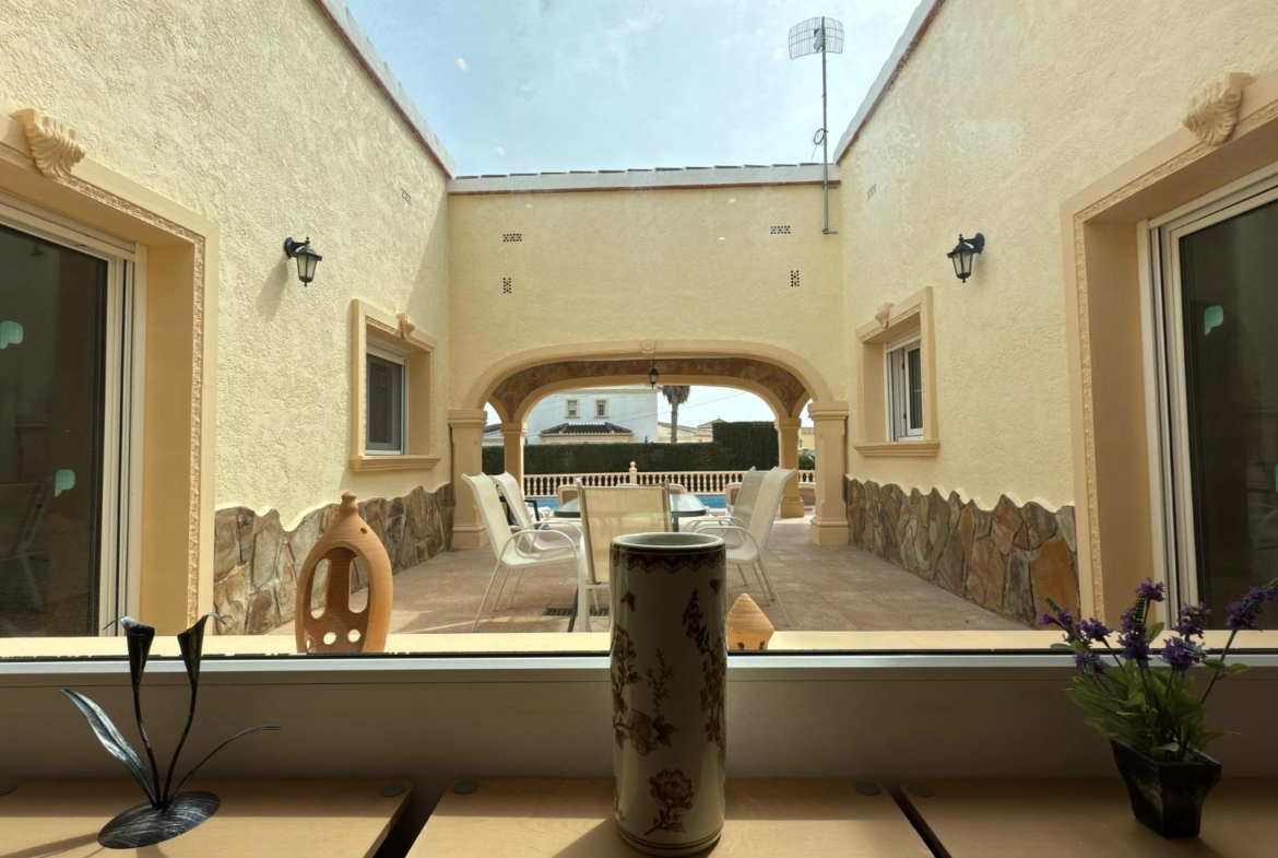 Exclusive Mediterranean villa in Calpe with large pool and panoramic views