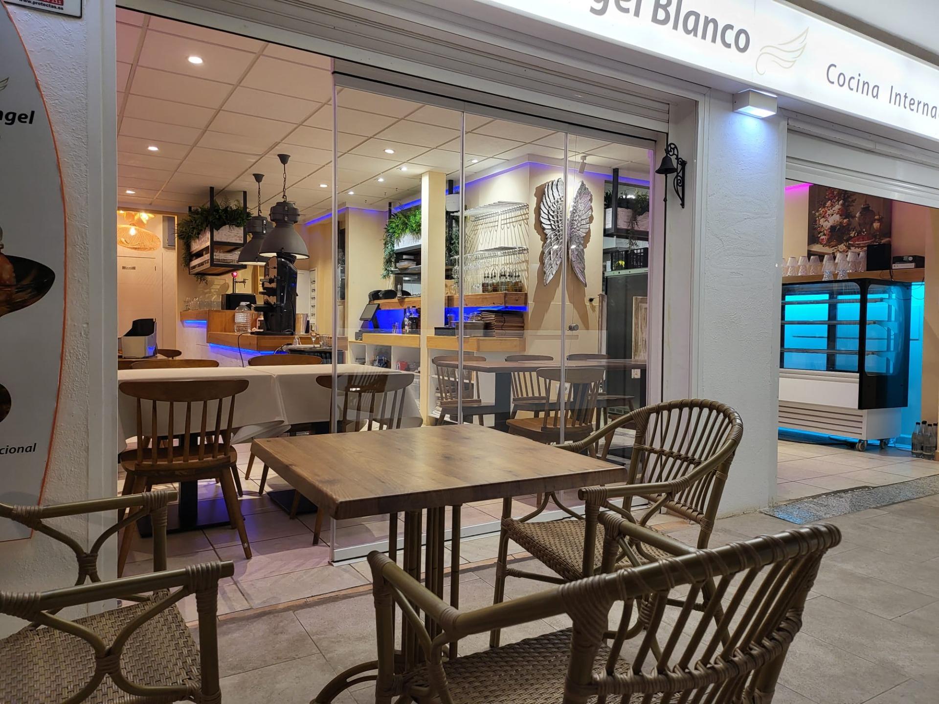 6-13-39 Unique opportunity in Calpe: beachfront restaurant ready to operate