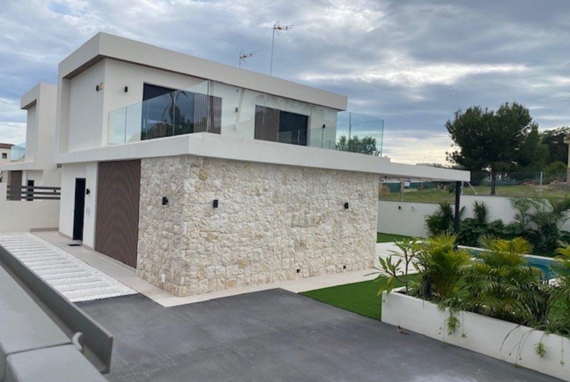 LUXURY VILLA’S IN MONTEZENIA