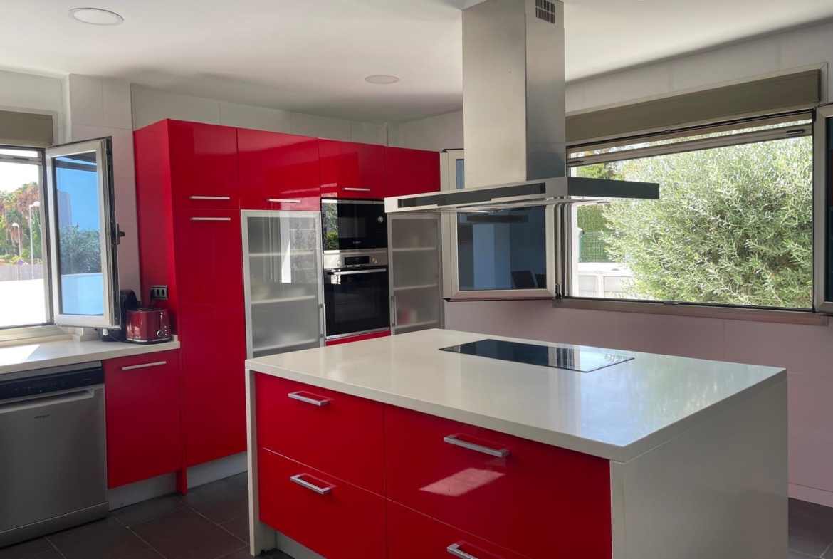 Chalet de lujo con Ascensor, Piscina y Jacuzzi Exterior en Pau 5 – Campo de Golf Alicante