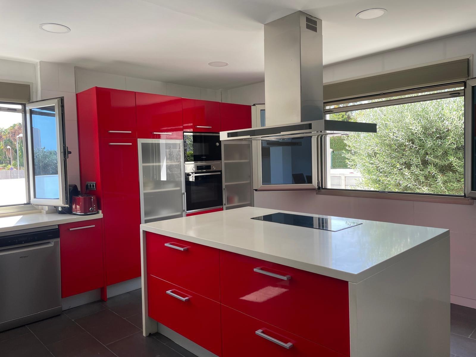 Chalet de lujo con Ascensor, Piscina y Jacuzzi Exterior en Pau 5 – Campo de Golf Alicante