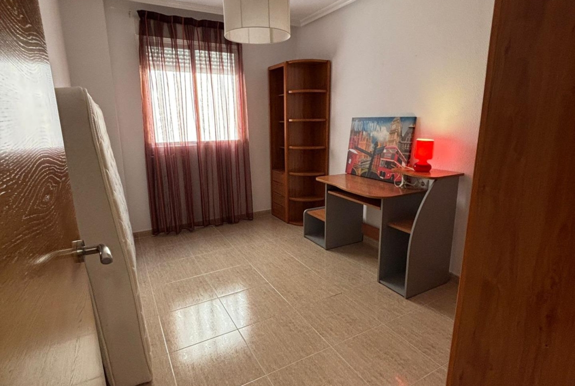 Charmant West-Facing Appartement in het hart van Torrevieja, garage optioneel