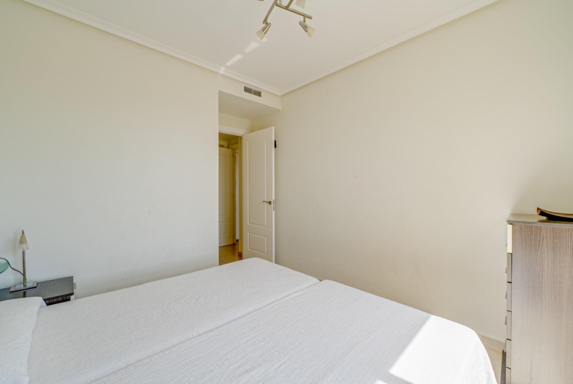 Licht appartement met prachtig uitzicht op zee