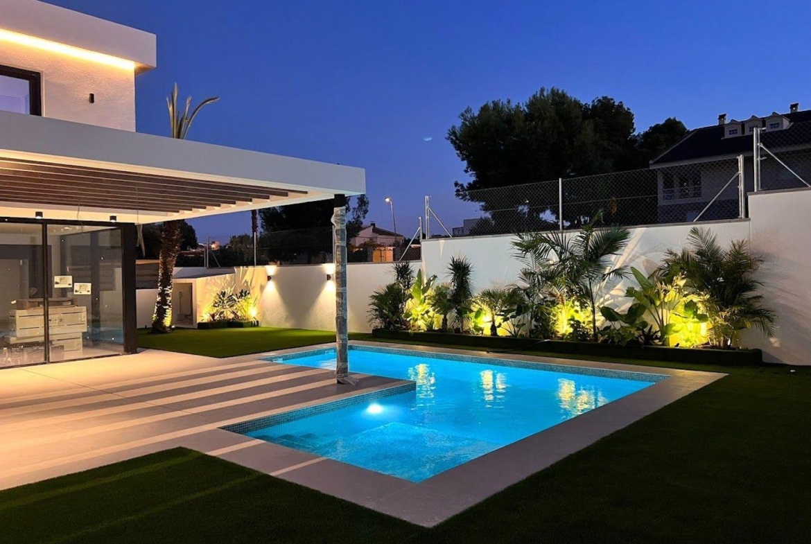 LUXURY VILLA’S IN MONTEZENIA