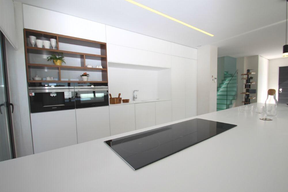 NIEUW GEBOUW IN ORIHUELA COSTA. 4 BEDROOMS. EEN KORTE WANDELING NAAR HET STRAND OP SLECHTS 350 METER AFSTAND.