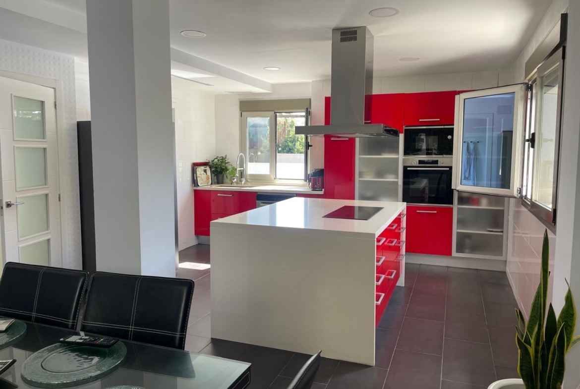 Chalet de lujo con Ascensor, Piscina y Jacuzzi Exterior en Pau 5 – Campo de Golf Alicante