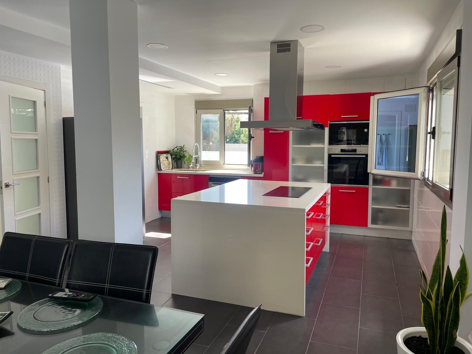 Chalet de lujo con Ascensor, Piscina y Jacuzzi Exterior en Pau 5 – Campo de Golf Alicante
