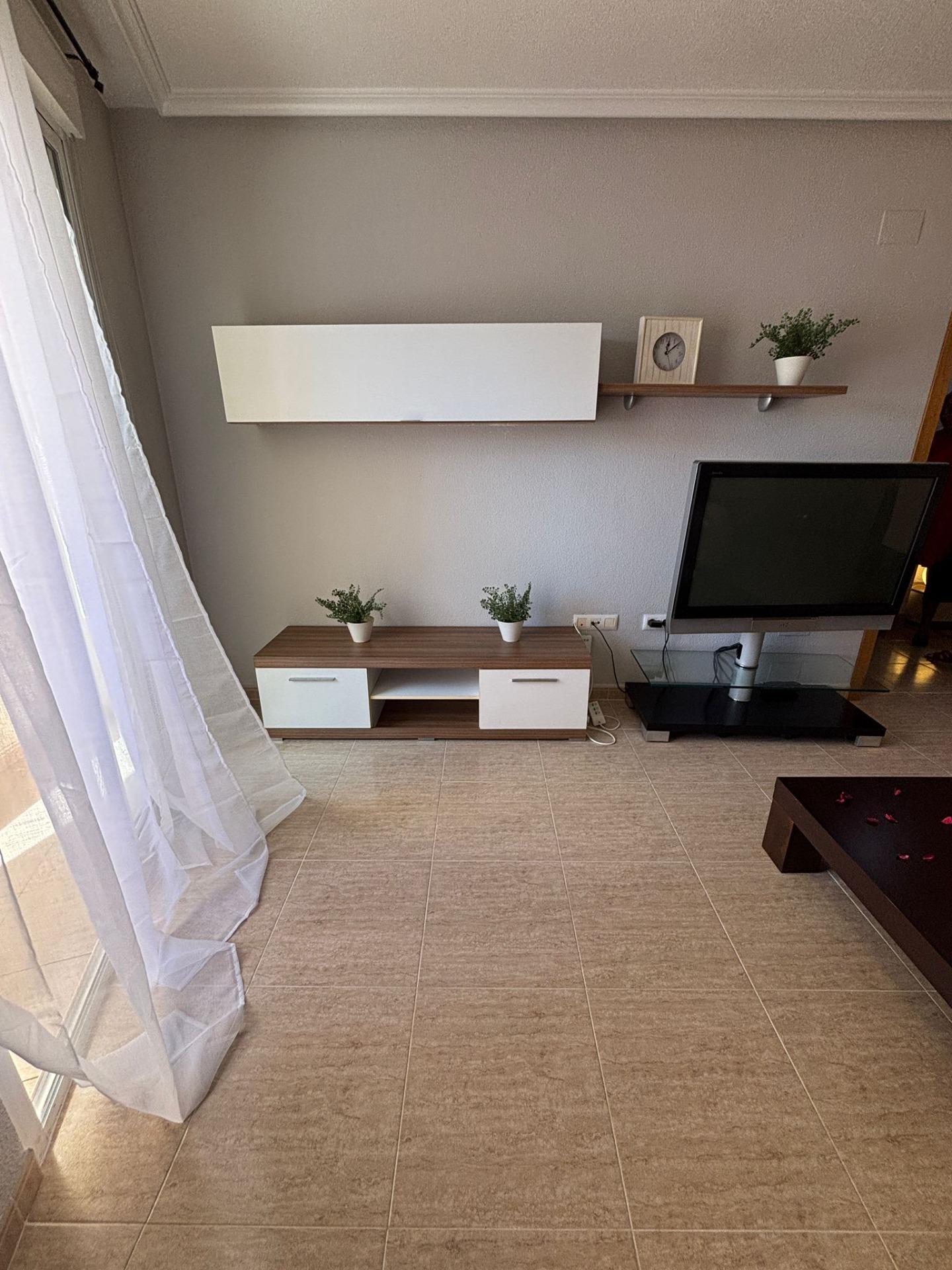 Charmant West-Facing Appartement in het hart van Torrevieja, garage optioneel