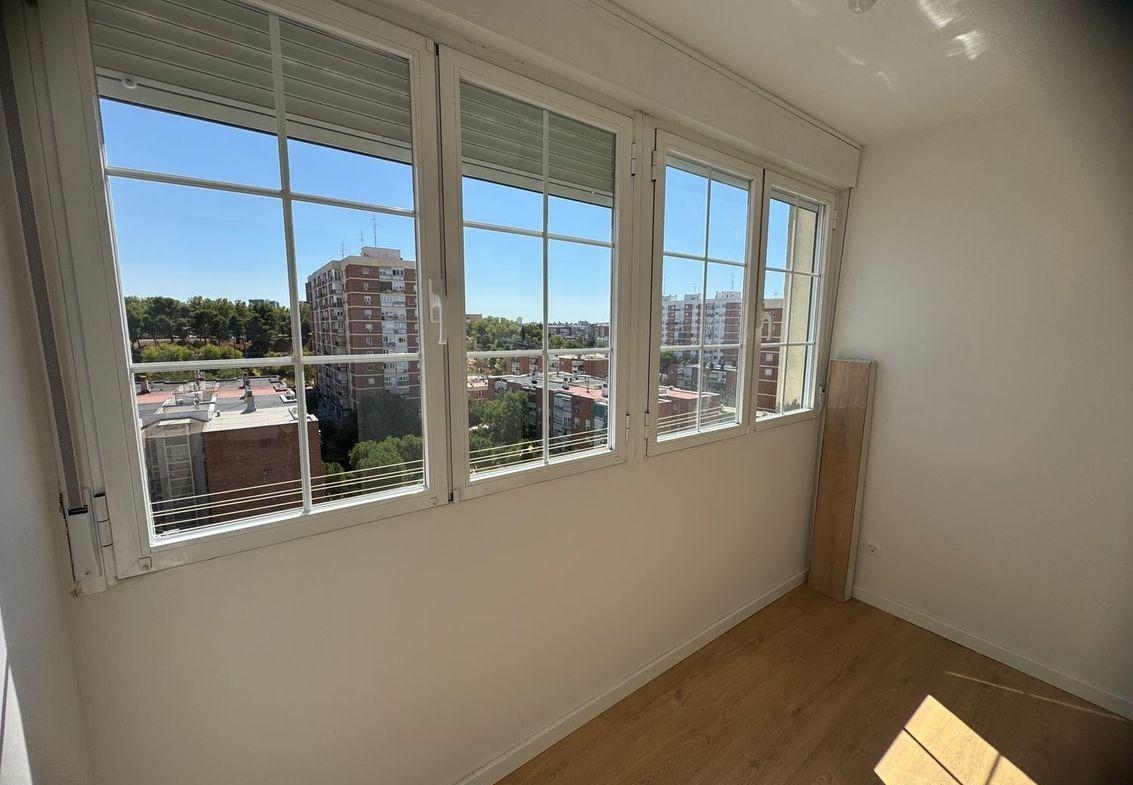 FULLY RENOVATED AND VERY BRIGHT APARTMENT FOR SALE IN BARRIO DEL PILAR, MADRID
