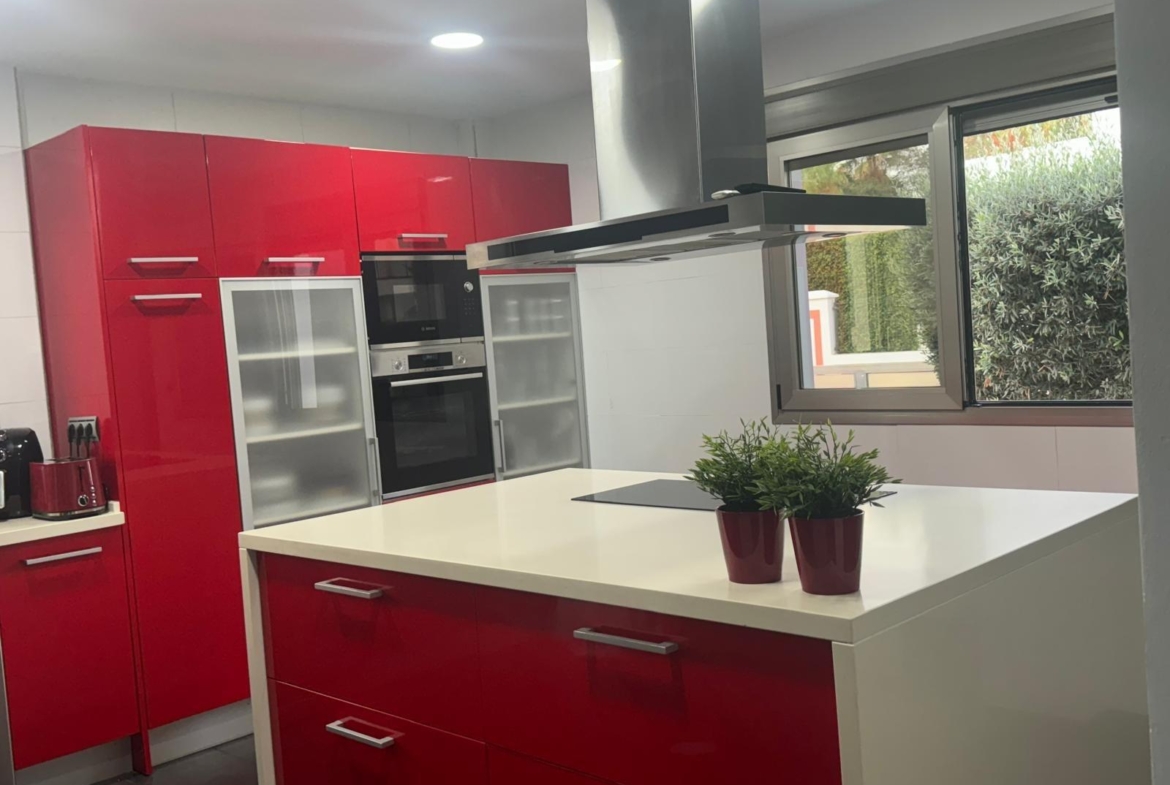 Chalet de lujo con Ascensor, Piscina y Jacuzzi Exterior en Pau 5 – Campo de Golf Alicante