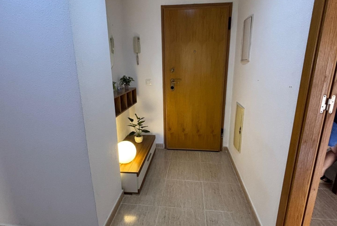 Charmant West-Facing Appartement in het hart van Torrevieja, garage optioneel