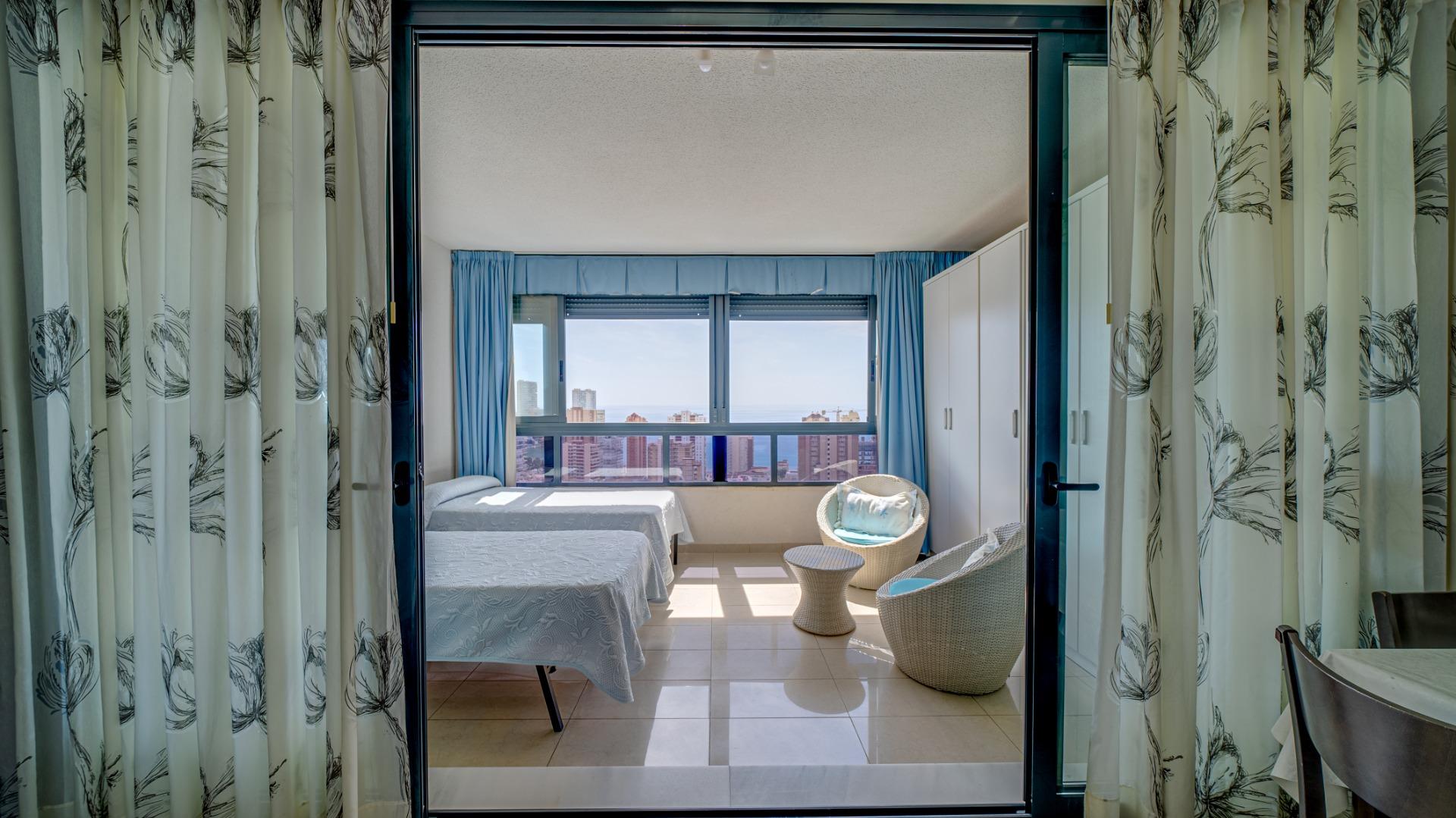 Licht appartement met prachtig uitzicht op zee