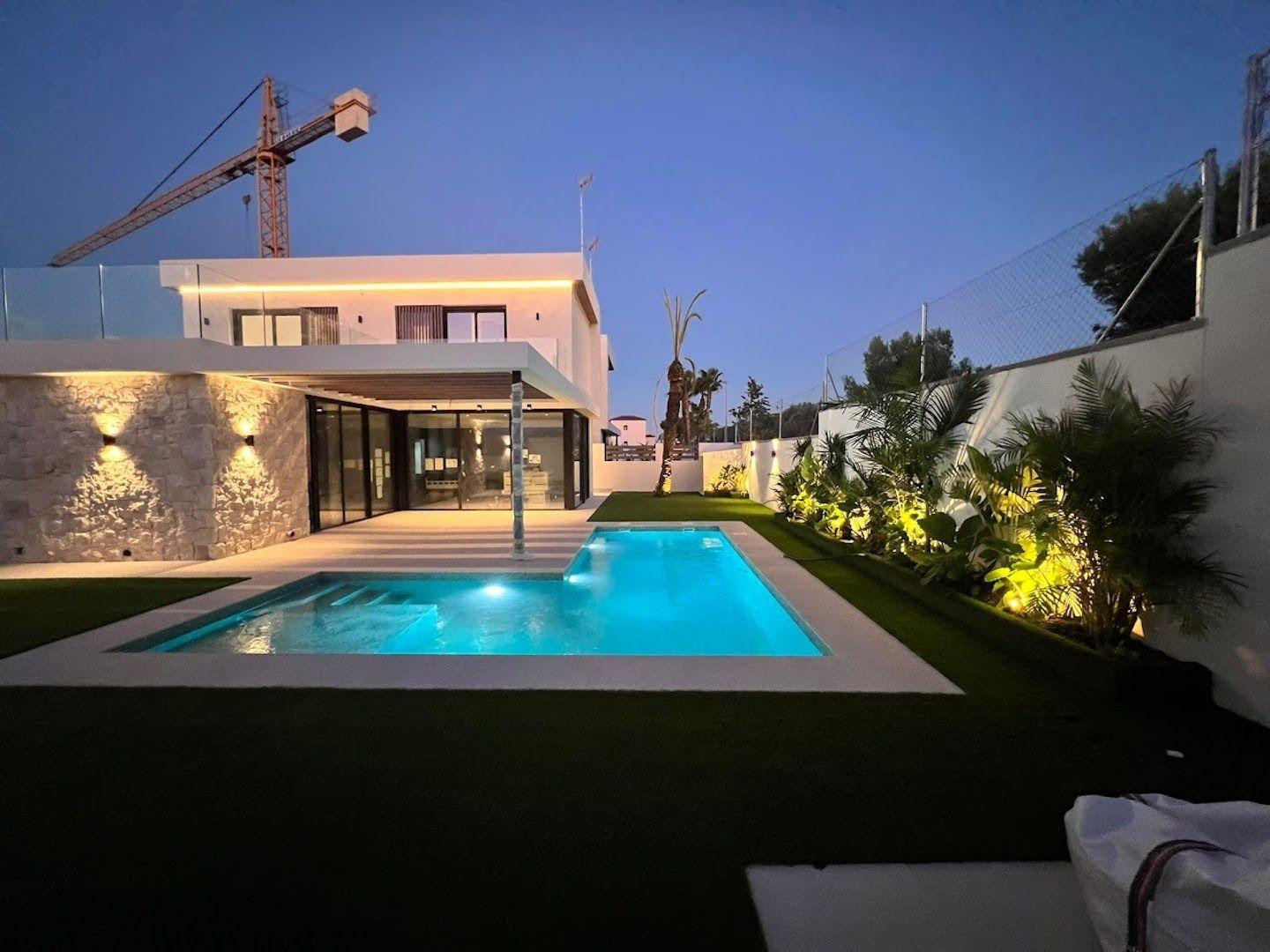 LUXURY VILLA’S IN MONTEZENIA