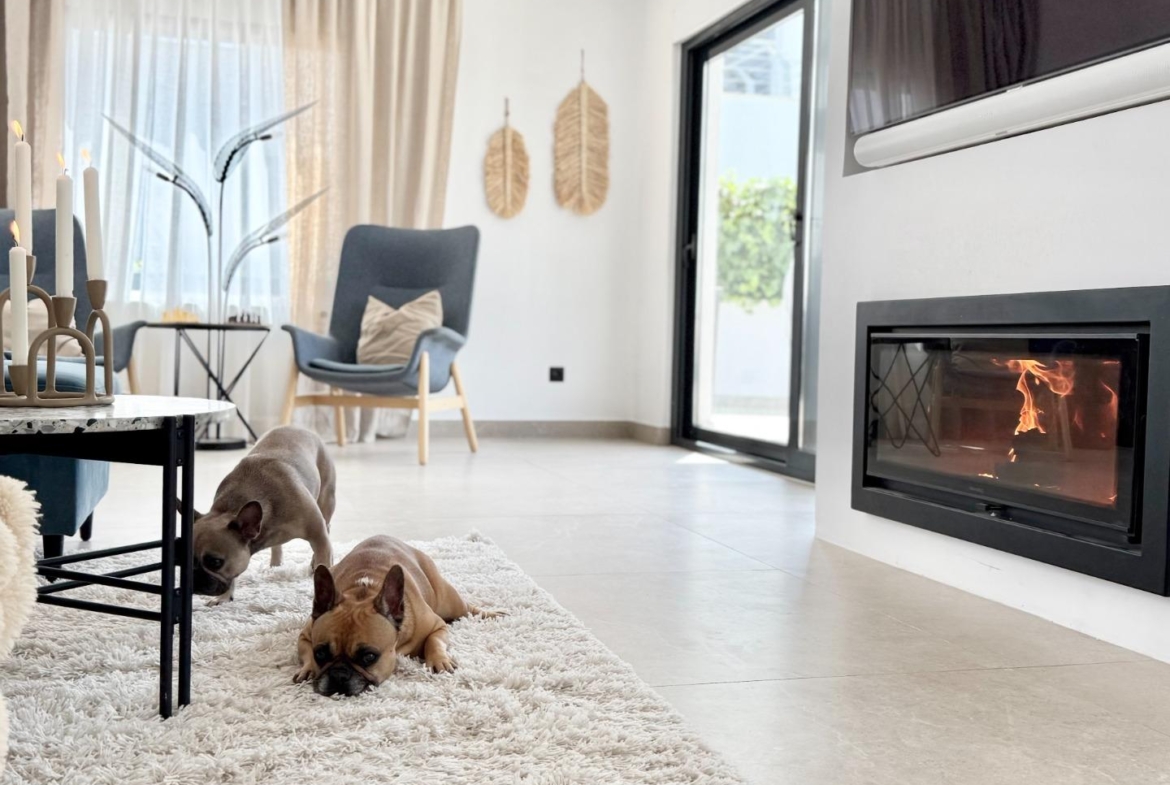 Oasis Mediterráneo en Playa de San Juan: Elegancia y Confort a Pasos del Mar