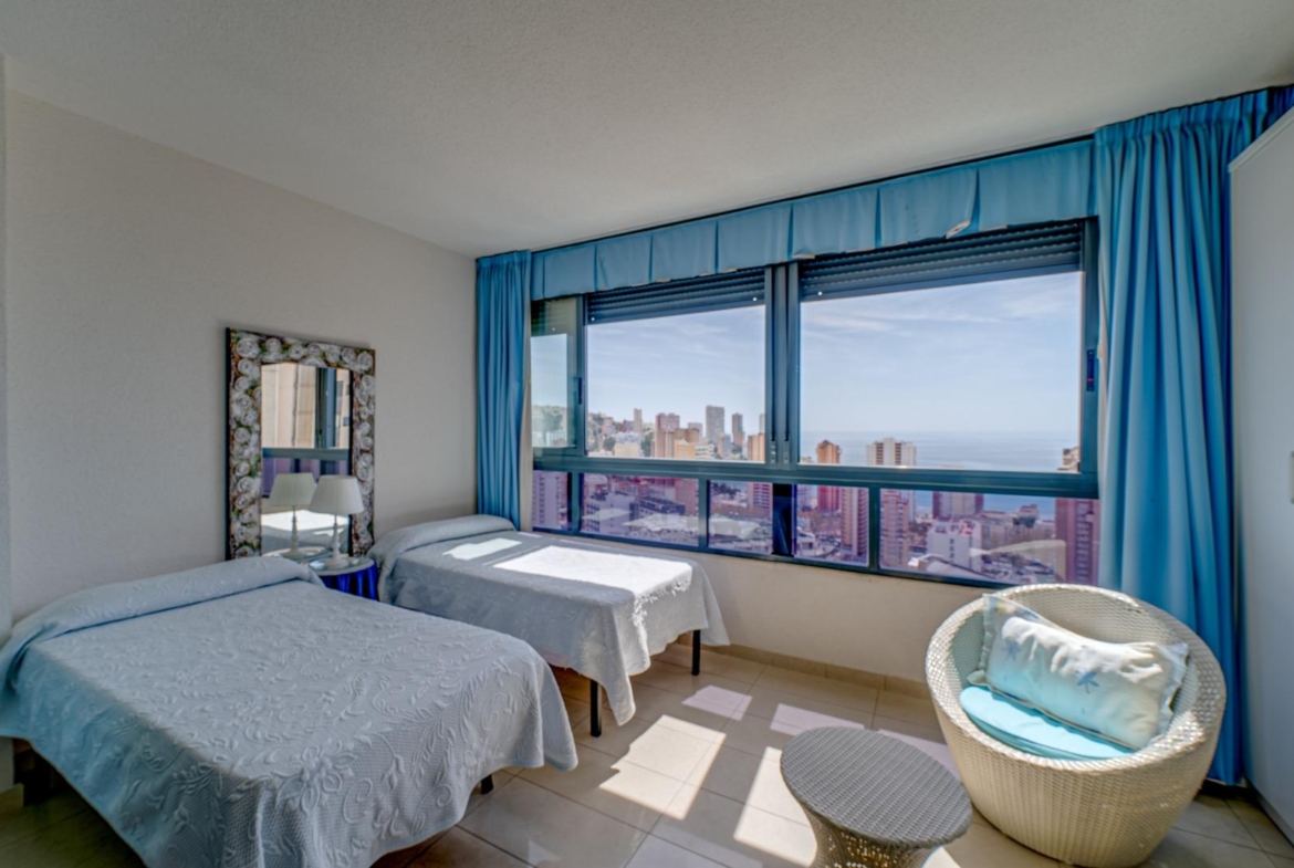 Licht appartement met prachtig uitzicht op zee