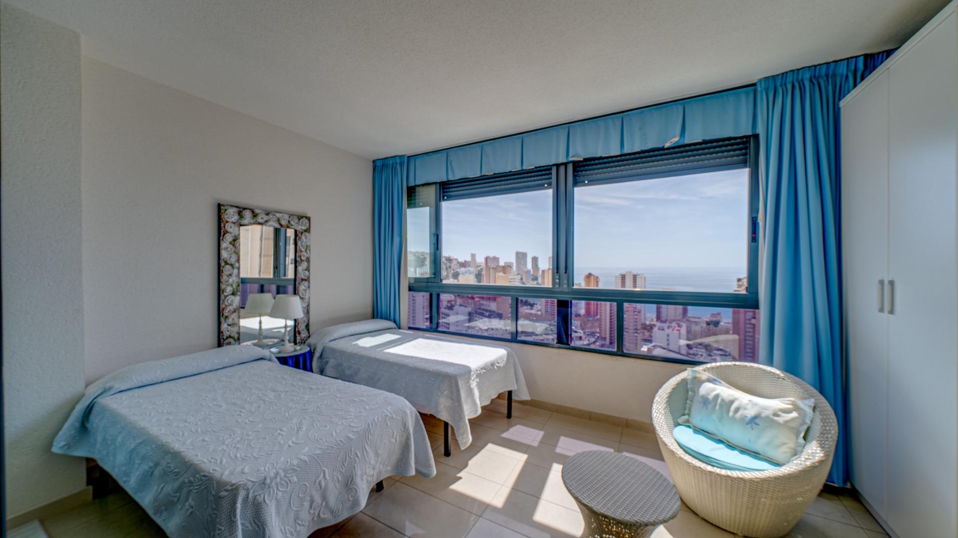 Licht appartement met prachtig uitzicht op zee