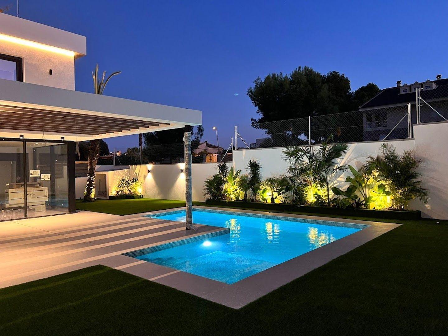 LUXURY VILLA’S IN MONTEZENIA