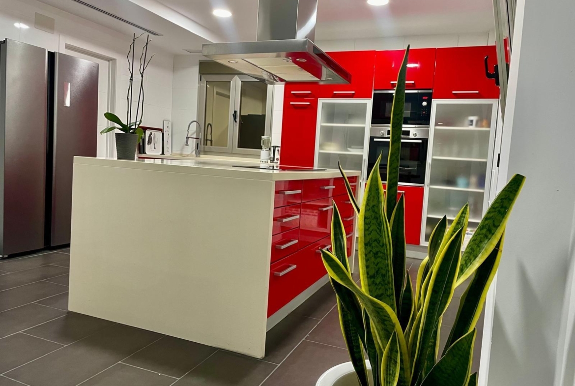 Chalet de lujo con Ascensor, Piscina y Jacuzzi Exterior en Pau 5 – Campo de Golf Alicante