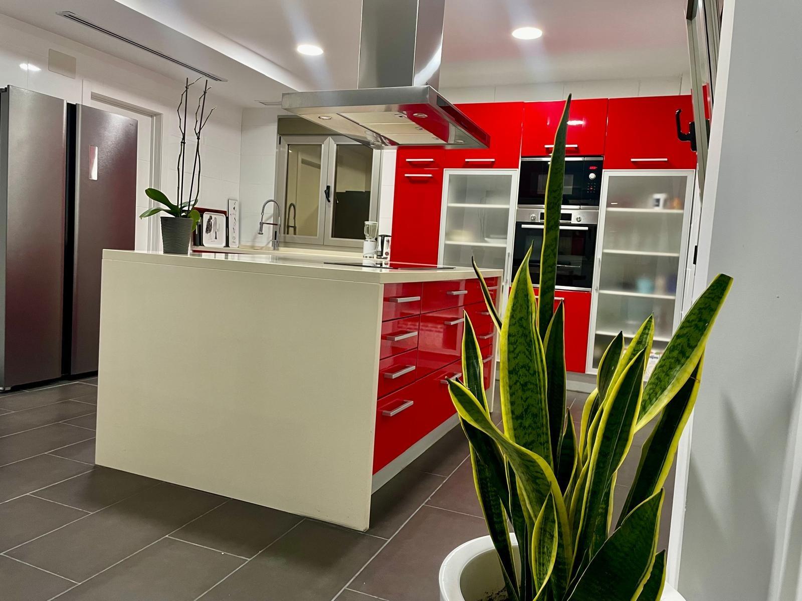Chalet de lujo con Ascensor, Piscina y Jacuzzi Exterior en Pau 5 – Campo de Golf Alicante