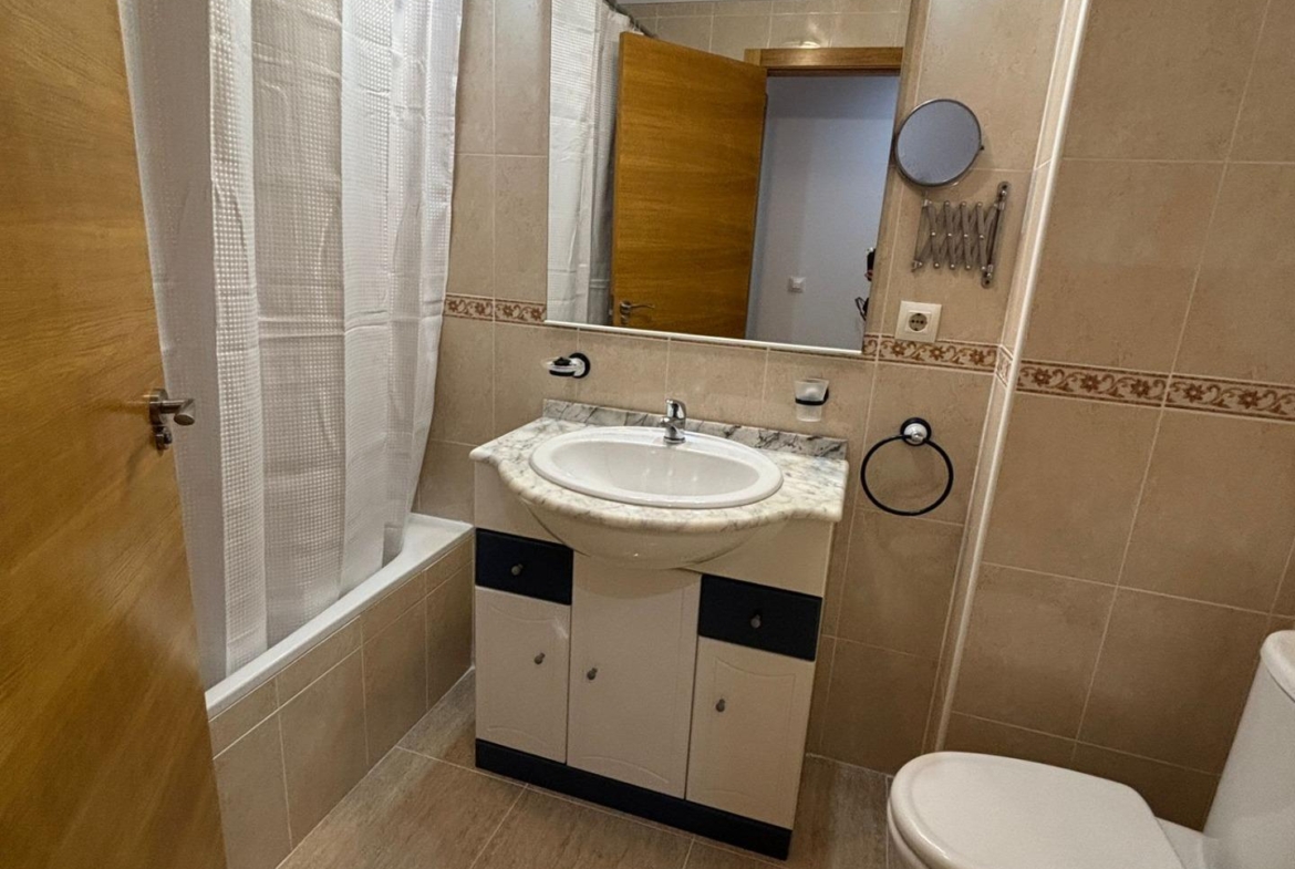 Charmant West-Facing Appartement in het hart van Torrevieja, garage optioneel