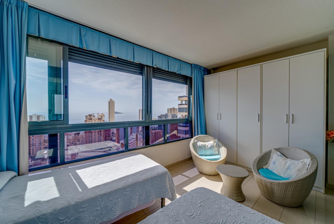 Licht appartement met prachtig uitzicht op zee
