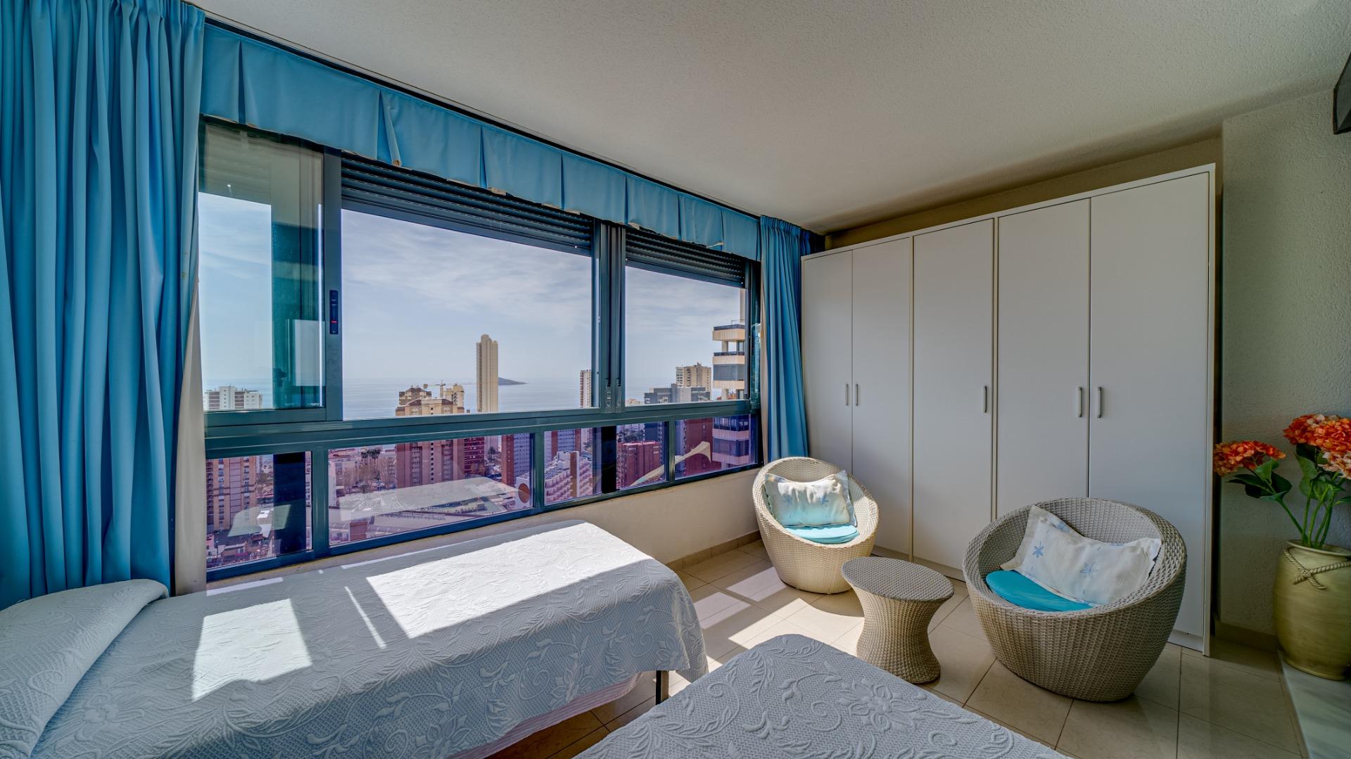 Licht appartement met prachtig uitzicht op zee