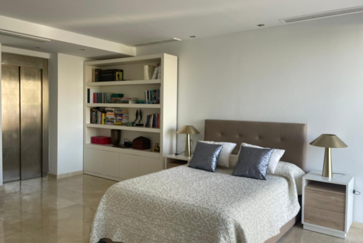 Chalet de lujo con Ascensor, Piscina y Jacuzzi Exterior en Pau 5 – Campo de Golf Alicante