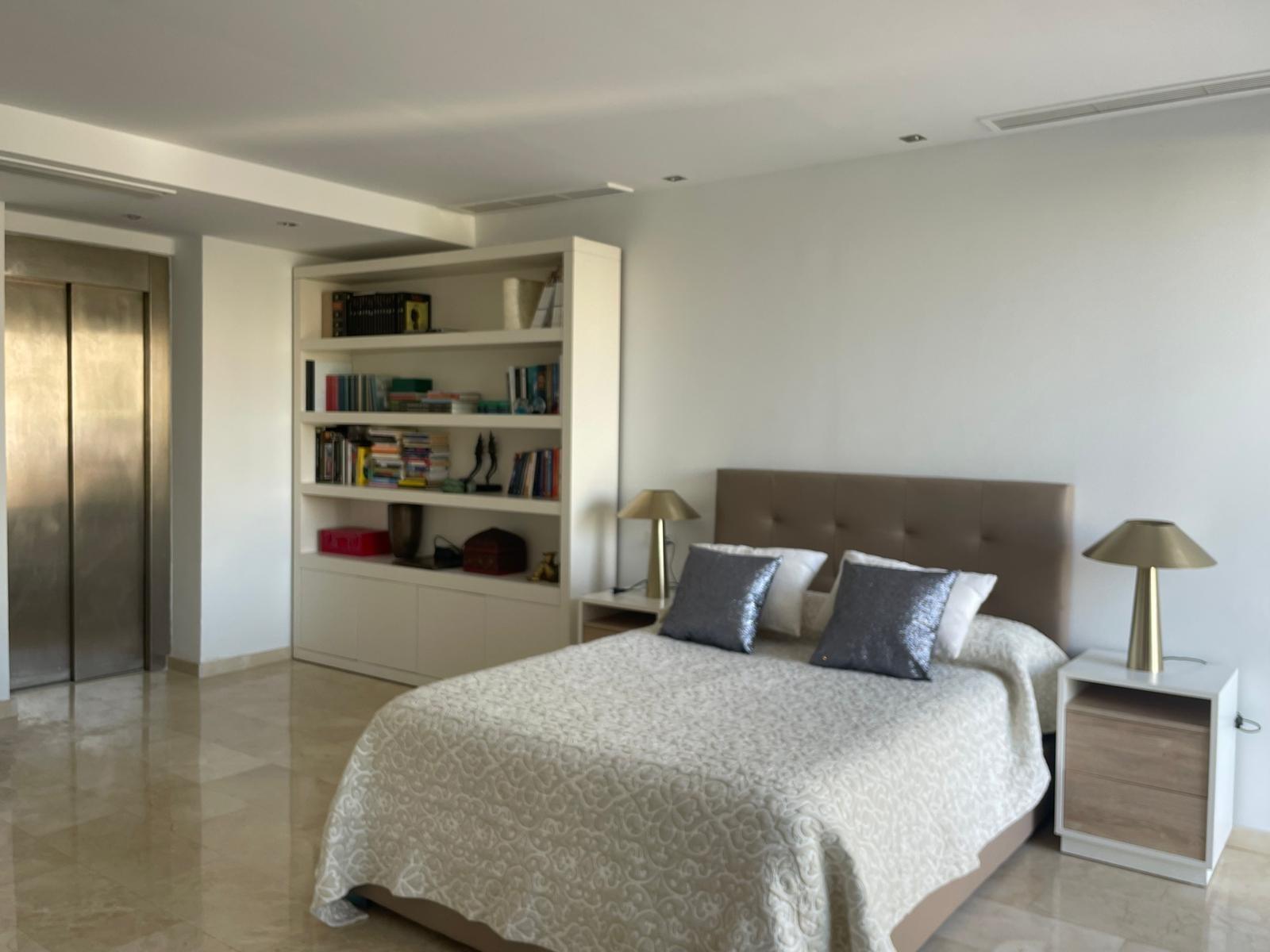 Chalet de lujo con Ascensor, Piscina y Jacuzzi Exterior en Pau 5 – Campo de Golf Alicante