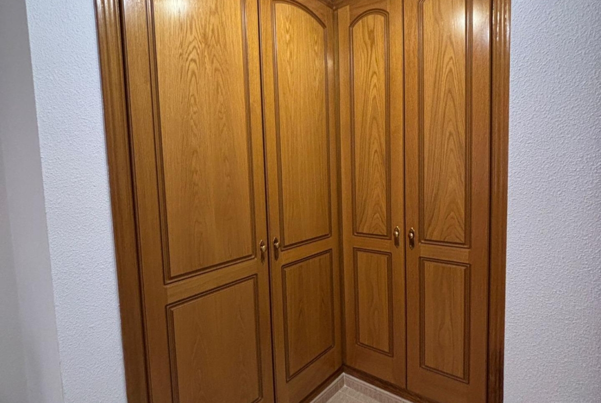 Charmant West-Facing Appartement in het hart van Torrevieja, garage optioneel