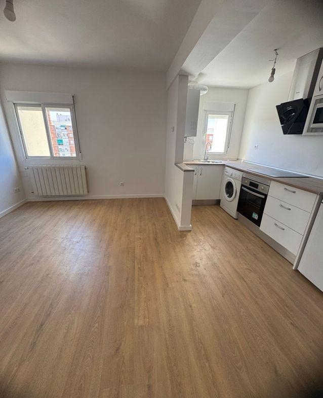 FULLY RENOVATED AND VERY BRIGHT APARTMENT FOR SALE IN BARRIO DEL PILAR, MADRID