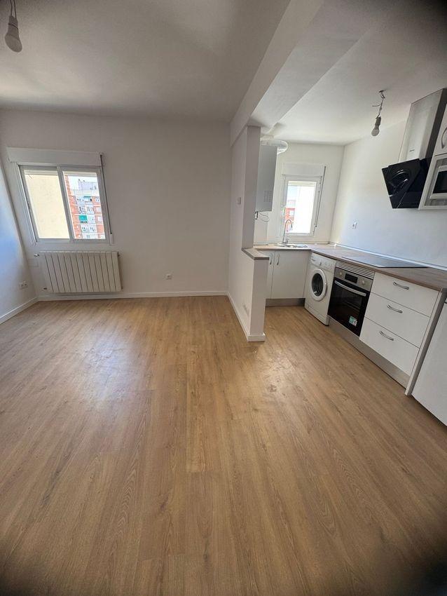 6-19-31 FULLY RENOVATED AND VERY BRIGHT APARTMENT FOR SALE IN BARRIO DEL PILAR, MADRID