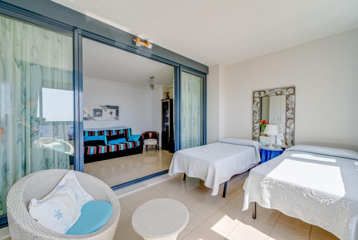 Licht appartement met prachtig uitzicht op zee