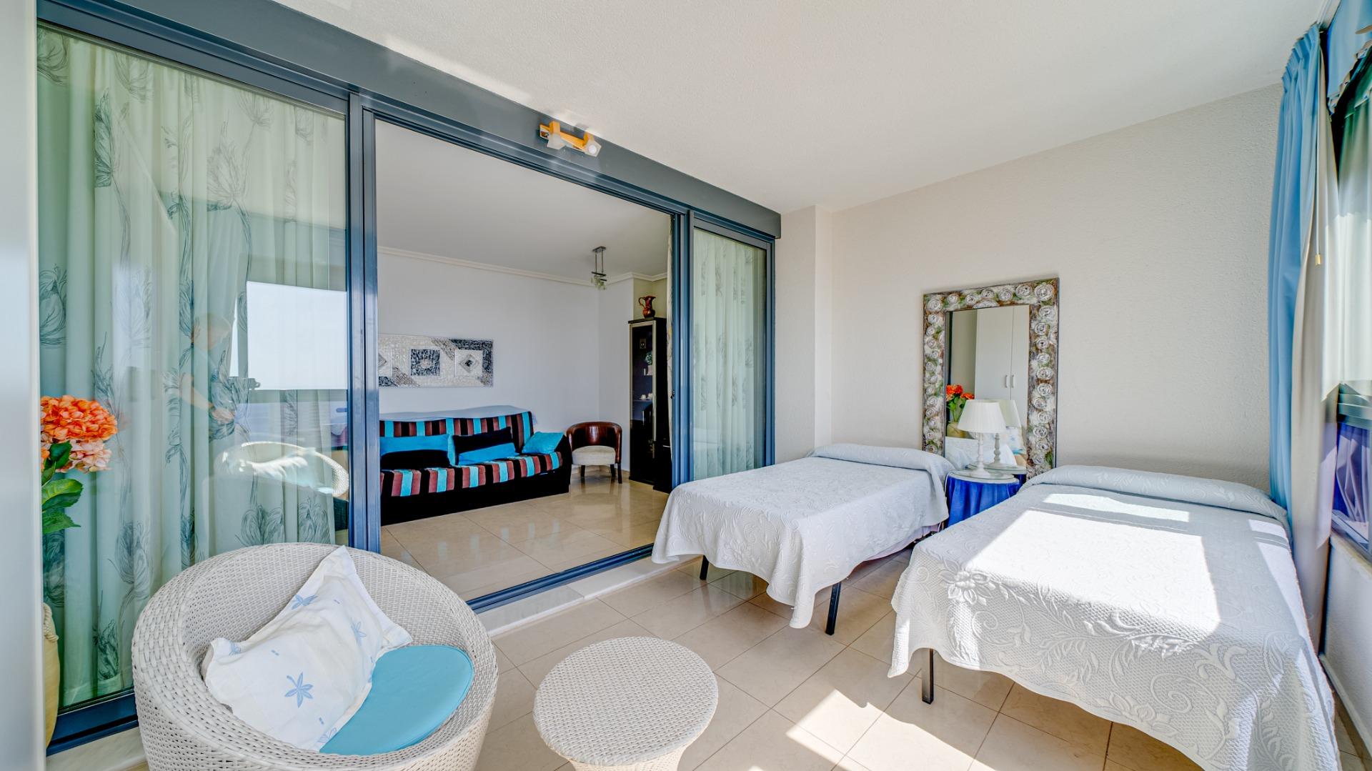 Licht appartement met prachtig uitzicht op zee