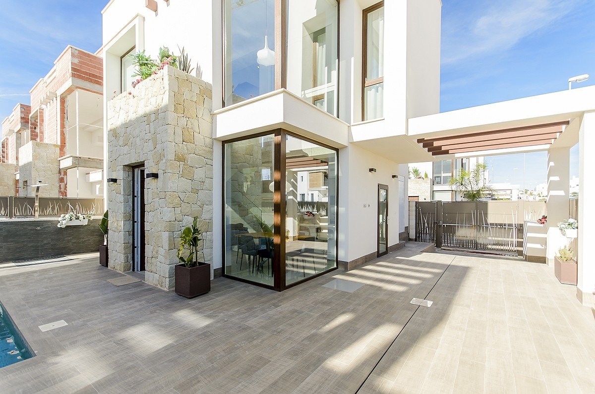 6-2-1 NEW BUILT VILLA IN PLAYA HONDA