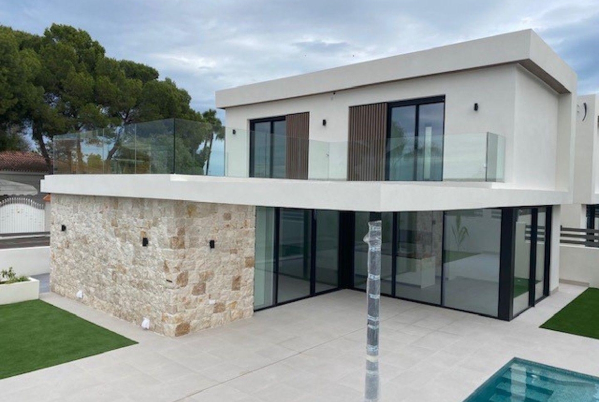 LUXURY VILLA’S IN MONTEZENIA