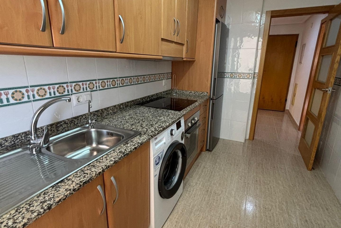 Charmant West-Facing Appartement in het hart van Torrevieja, garage optioneel