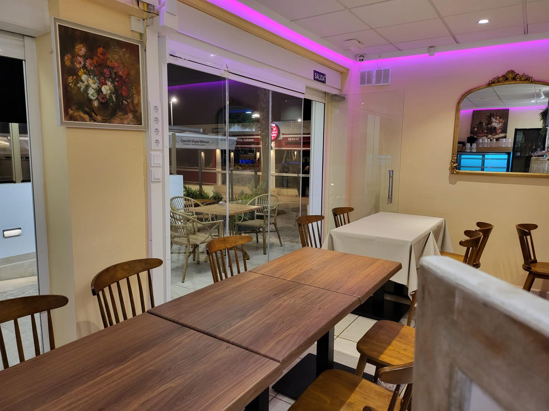 6-2-45 Unique opportunity in Calpe: beachfront restaurant ready to operate