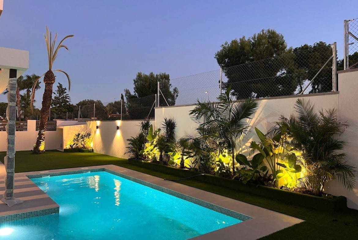 LUXURY VILLA’S IN MONTEZENIA