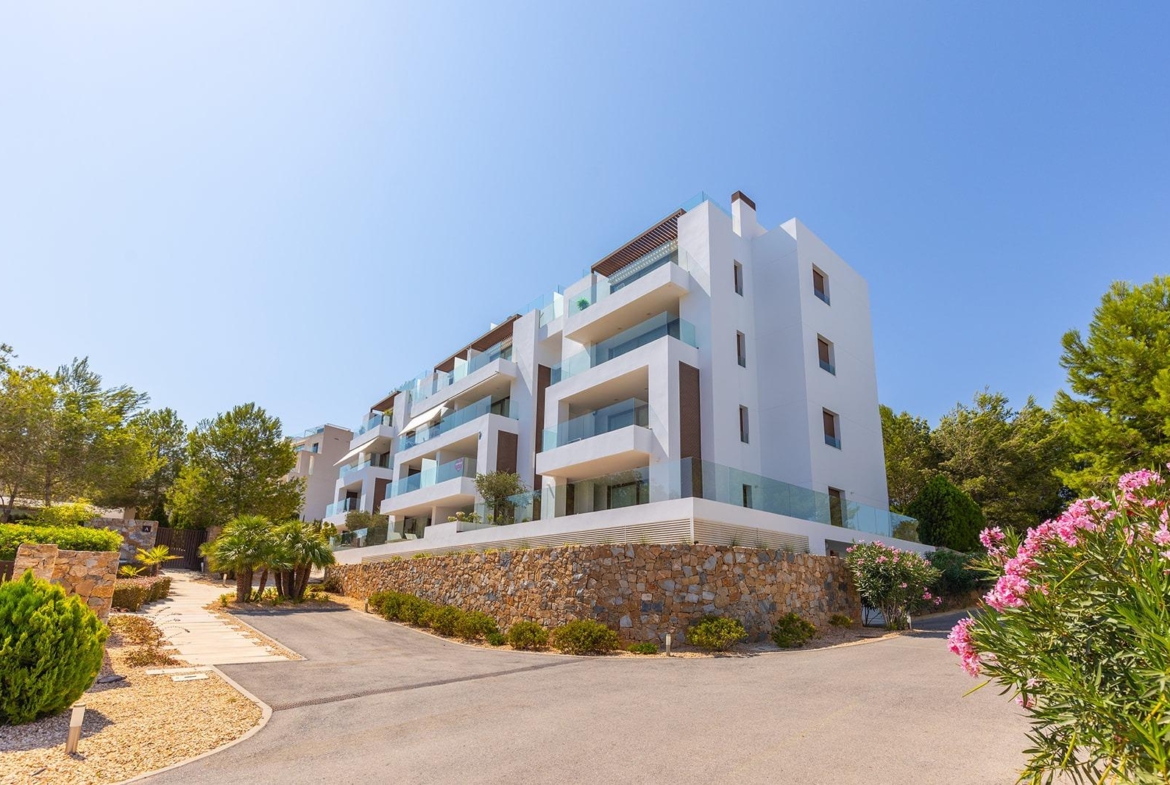 LAS COLINAS. ATICO CON SOLARIUM ENORME PRIVADO. 2 DORM. 2BAÑOS. GARAJE+TRASTERO.