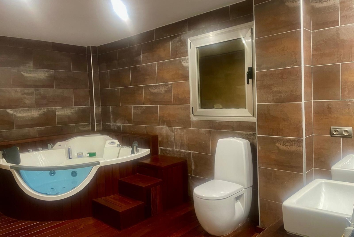 Chalet de lujo con Ascensor, Piscina y Jacuzzi Exterior en Pau 5 – Campo de Golf Alicante