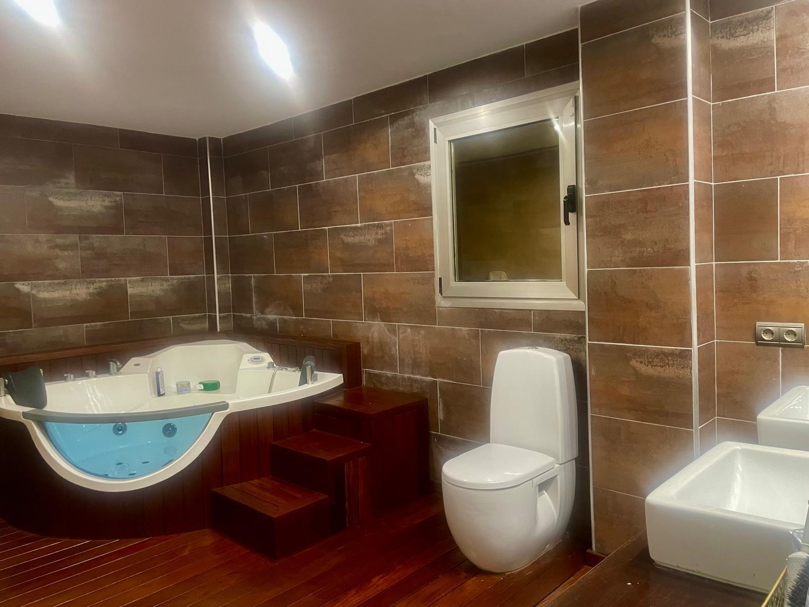 Chalet de lujo con Ascensor, Piscina y Jacuzzi Exterior en Pau 5 – Campo de Golf Alicante