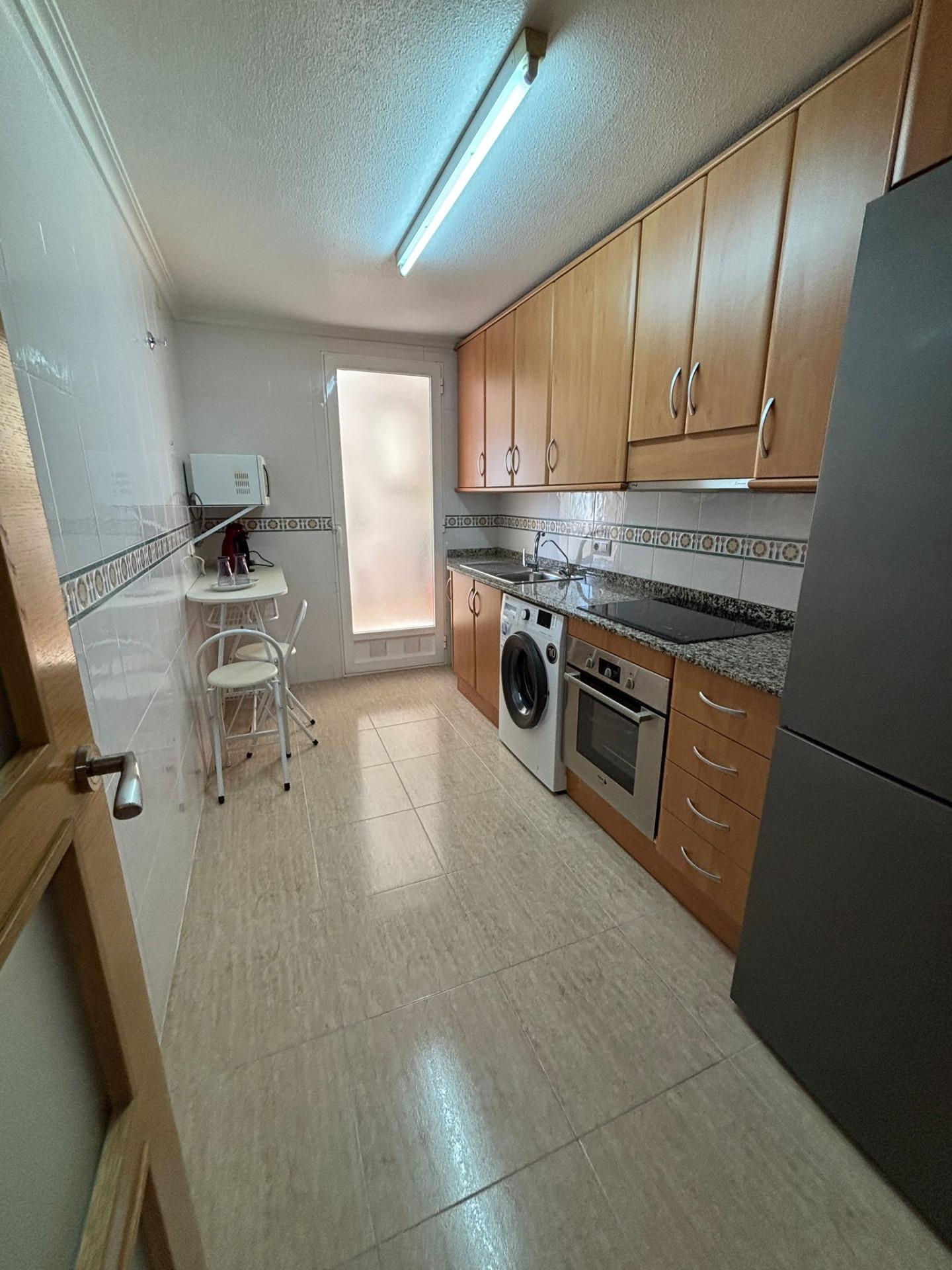 Charmant West-Facing Appartement in het hart van Torrevieja, garage optioneel