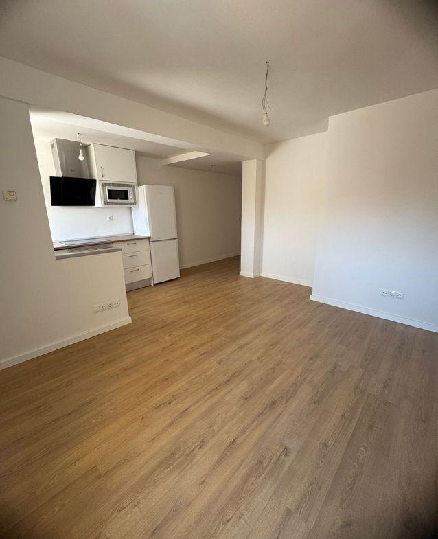 FULLY RENOVATED AND VERY BRIGHT APARTMENT FOR SALE IN BARRIO DEL PILAR, MADRID